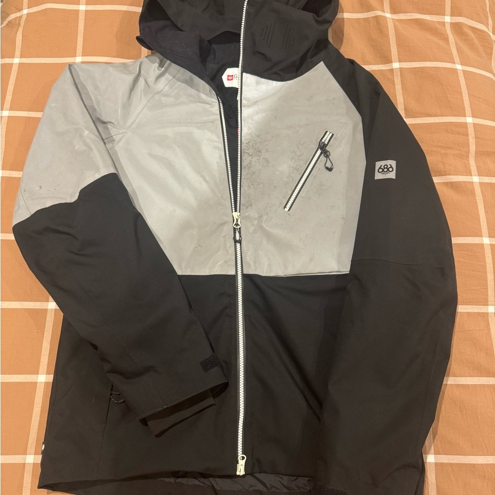 SixEightSix Black and Gray Ski Snowboard Jacket 686